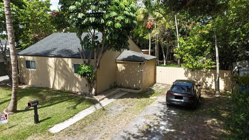 2300 Cleveland Street Hollywood FL 33020