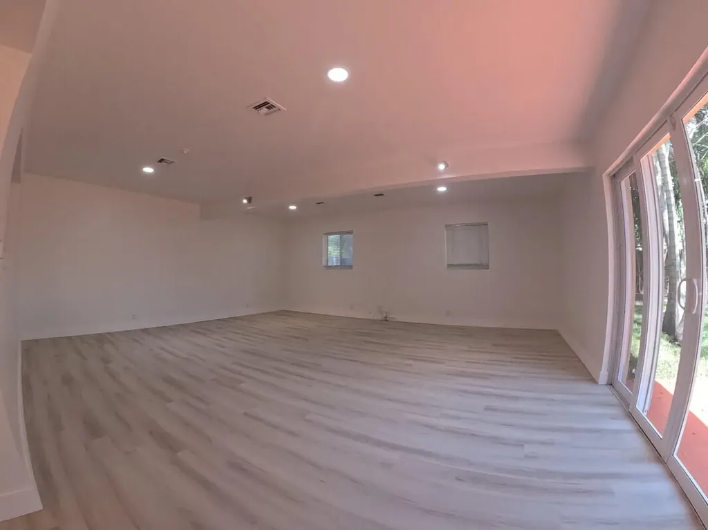 2300 Cleveland Street Hollywood FL 33020