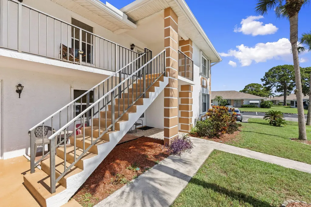 533 S Lakes End Drive Fort Pierce FL 34982