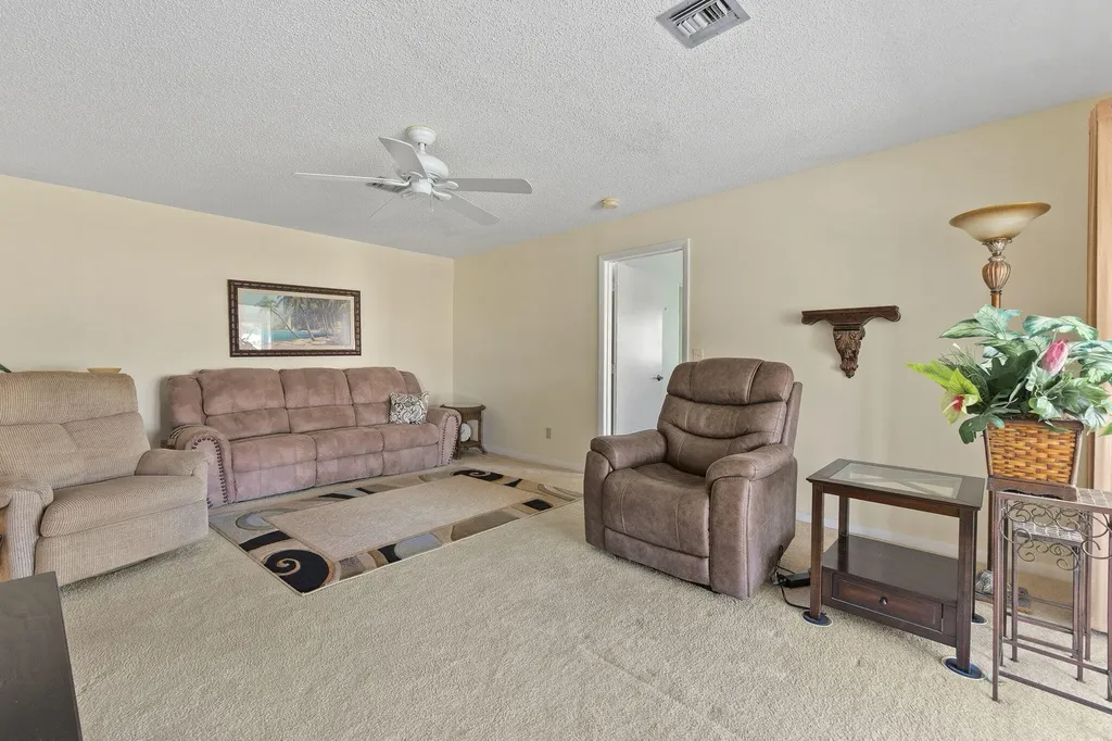 533 S Lakes End Drive Fort Pierce FL 34982