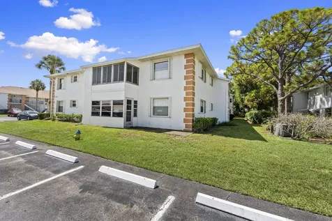 533 S Lakes End Drive Fort Pierce FL 34982