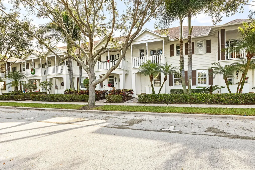 2889 E Community Drive Jupiter FL 33458