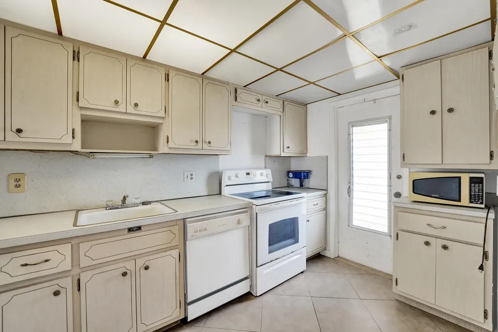 2601 NE 14th Street Causeway Pompano Beach FL 33062