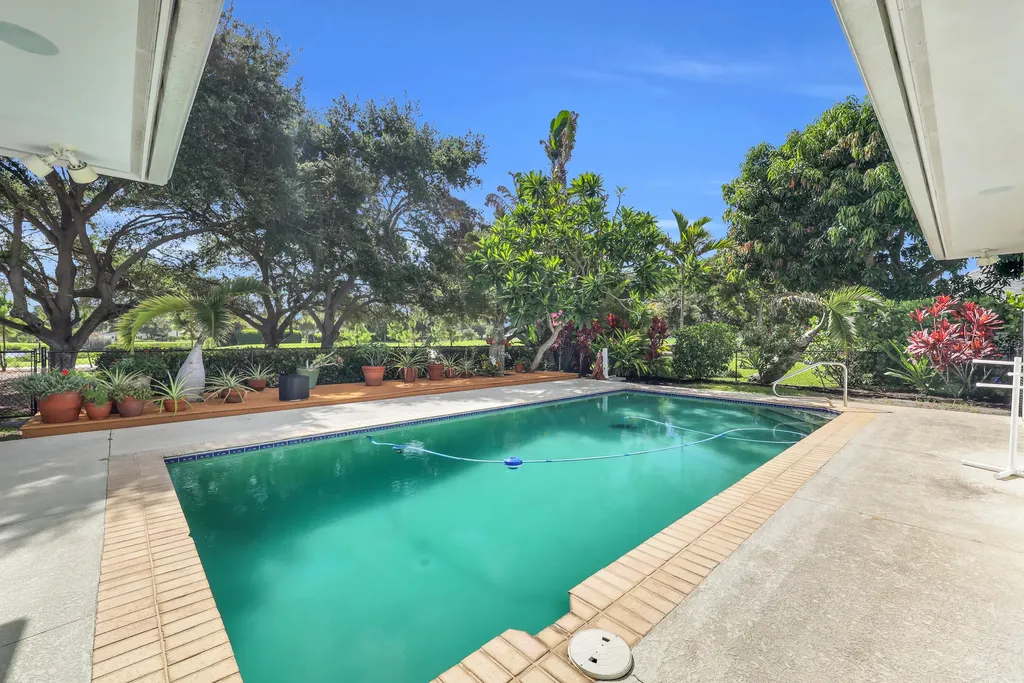 236 Fairway E Tequesta FL 33469