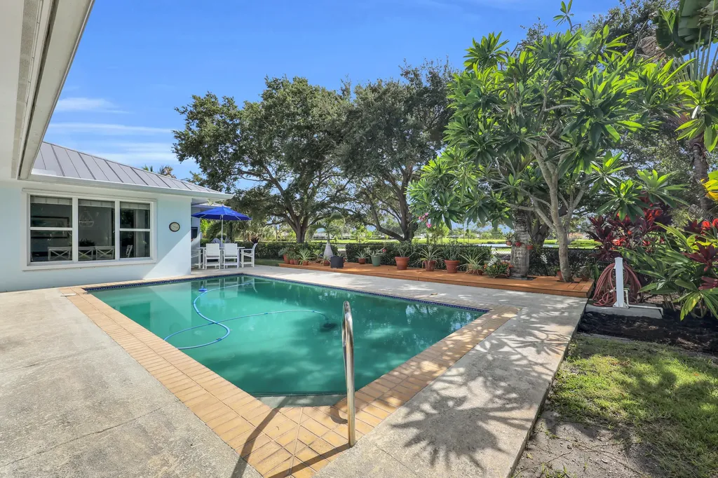 236 Fairway E Tequesta FL 33469