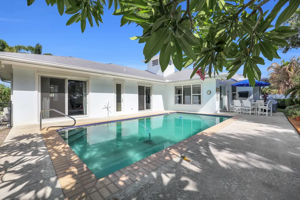 236 Fairway E Tequesta FL 33469