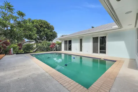 236 Fairway E Tequesta FL 33469