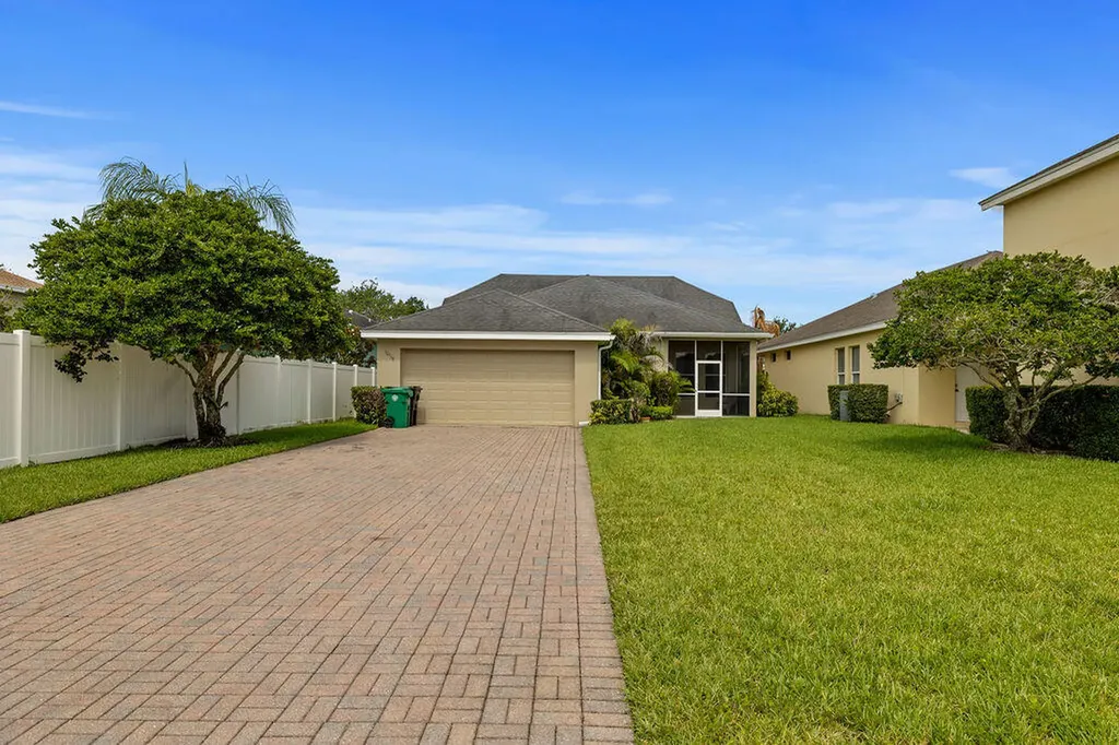 10518 SW Westlawn Boulevard Port St Lucie FL 34987