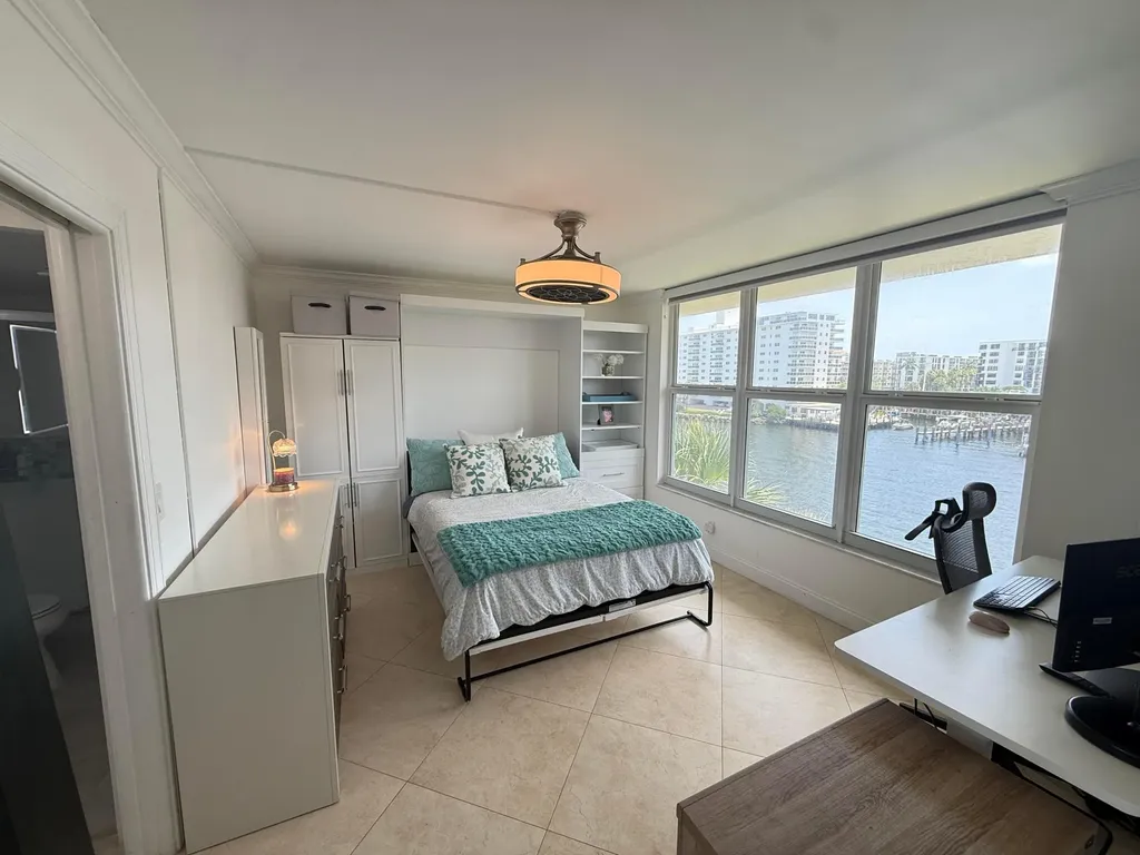 3180 NE 48th Court Lighthouse Point FL 33064