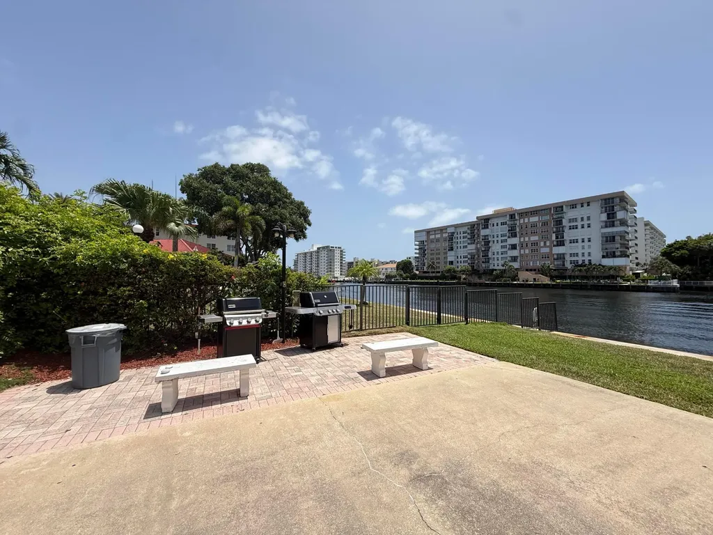 3180 NE 48th Court Lighthouse Point FL 33064