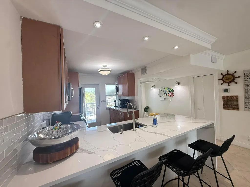 3180 NE 48th Court Lighthouse Point FL 33064