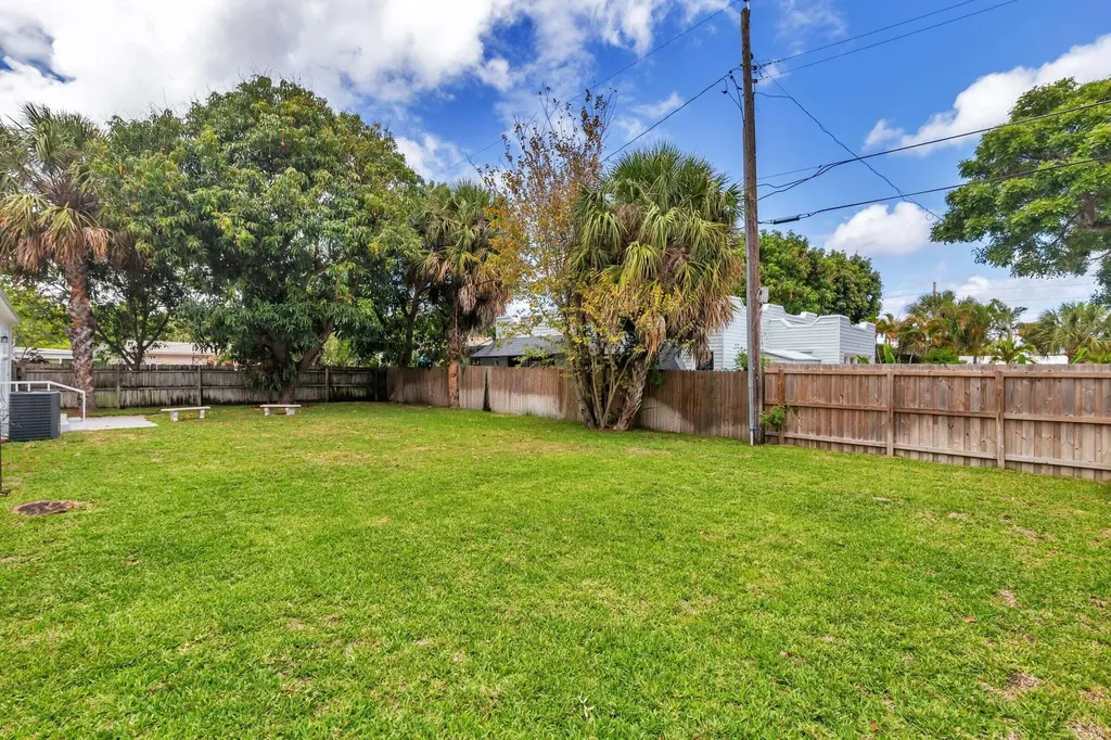 6312 Garden Avenue West Palm Beach FL 33405