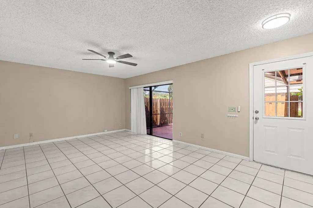 7633 Courtyard Run W Boca Raton FL 33433
