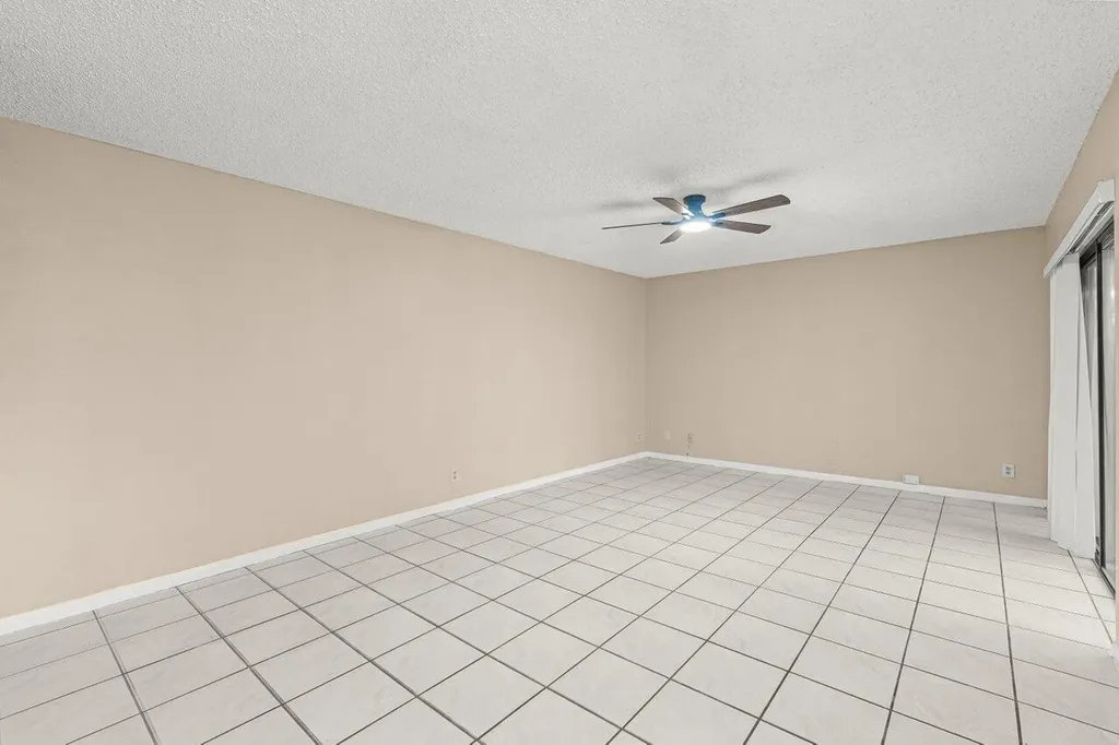 7633 Courtyard Run W Boca Raton FL 33433