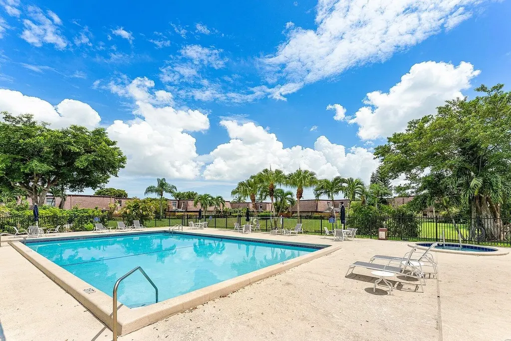 7633 Courtyard Run W Boca Raton FL 33433
