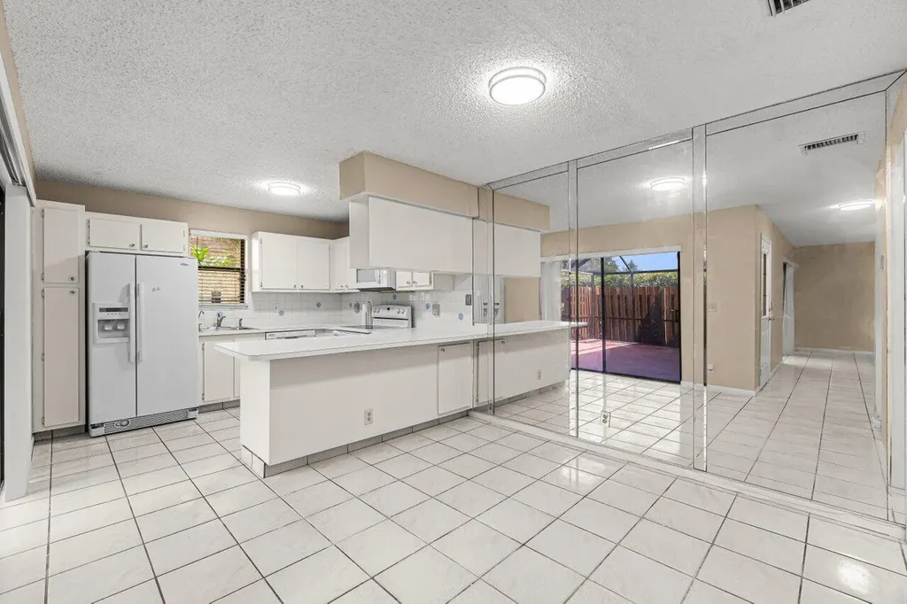 7633 Courtyard Run W Boca Raton FL 33433
