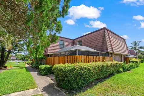 7633 Courtyard Run W Boca Raton FL 33433