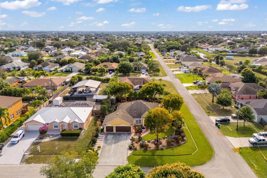598 SW Kaabe Avenue Port St Lucie FL 34953
