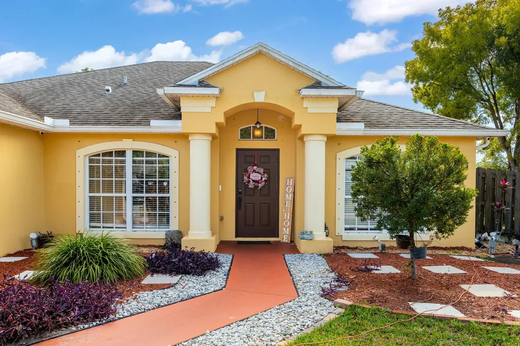 598 SW Kaabe Avenue Port St Lucie FL 34953