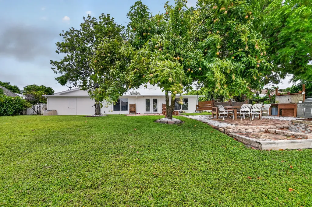 7951 W Lake Drive Lake Clarke Shores FL 33406