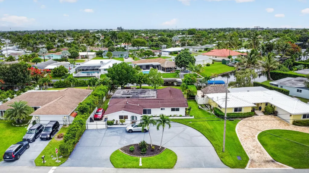 7951 W Lake Drive Lake Clarke Shores FL 33406