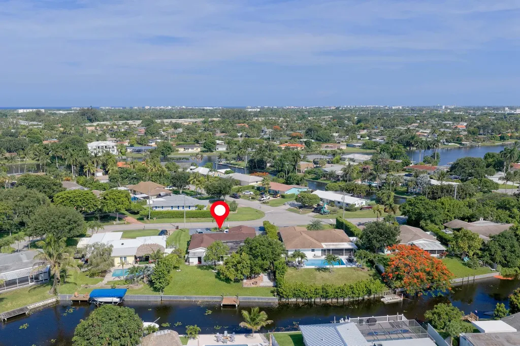 7951 W Lake Drive Lake Clarke Shores FL 33406