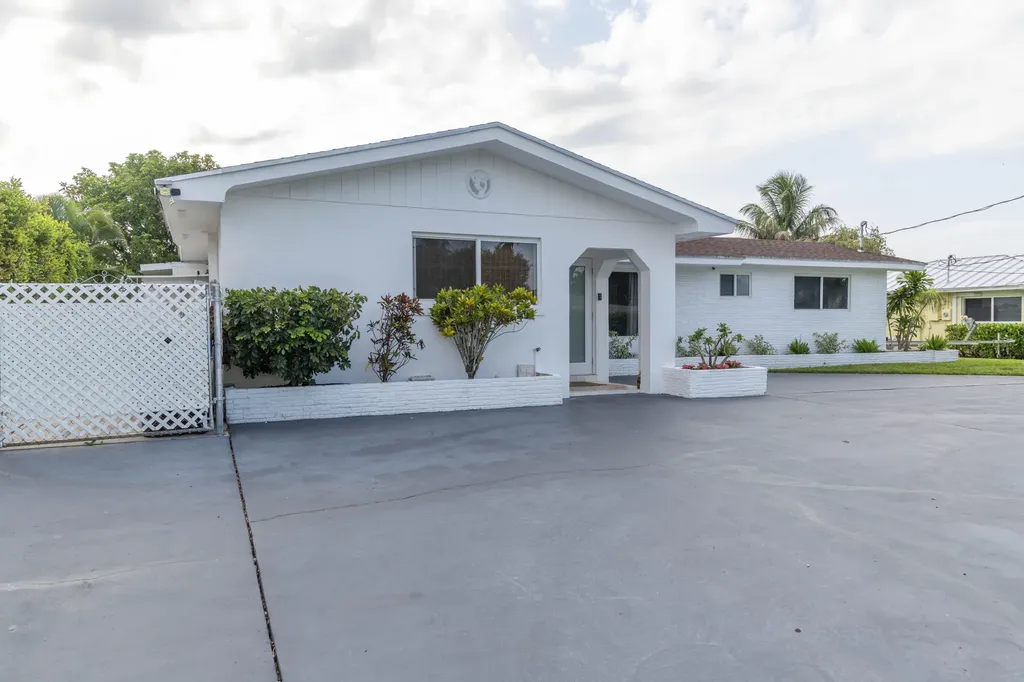 7951 W Lake Drive Lake Clarke Shores FL 33406