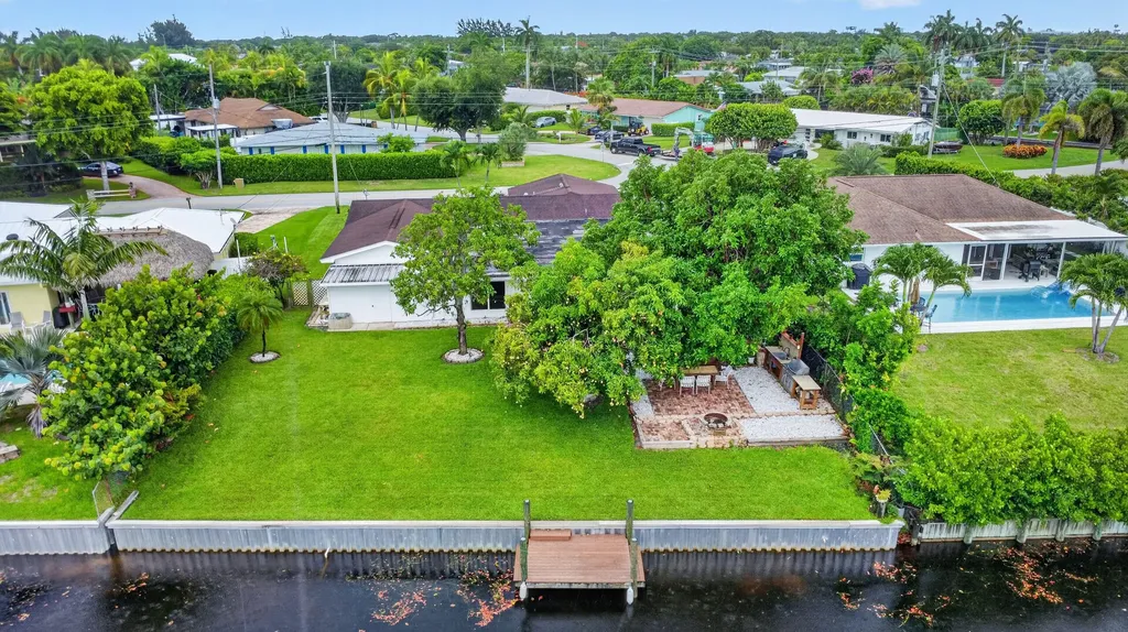 7951 W Lake Drive Lake Clarke Shores FL 33406