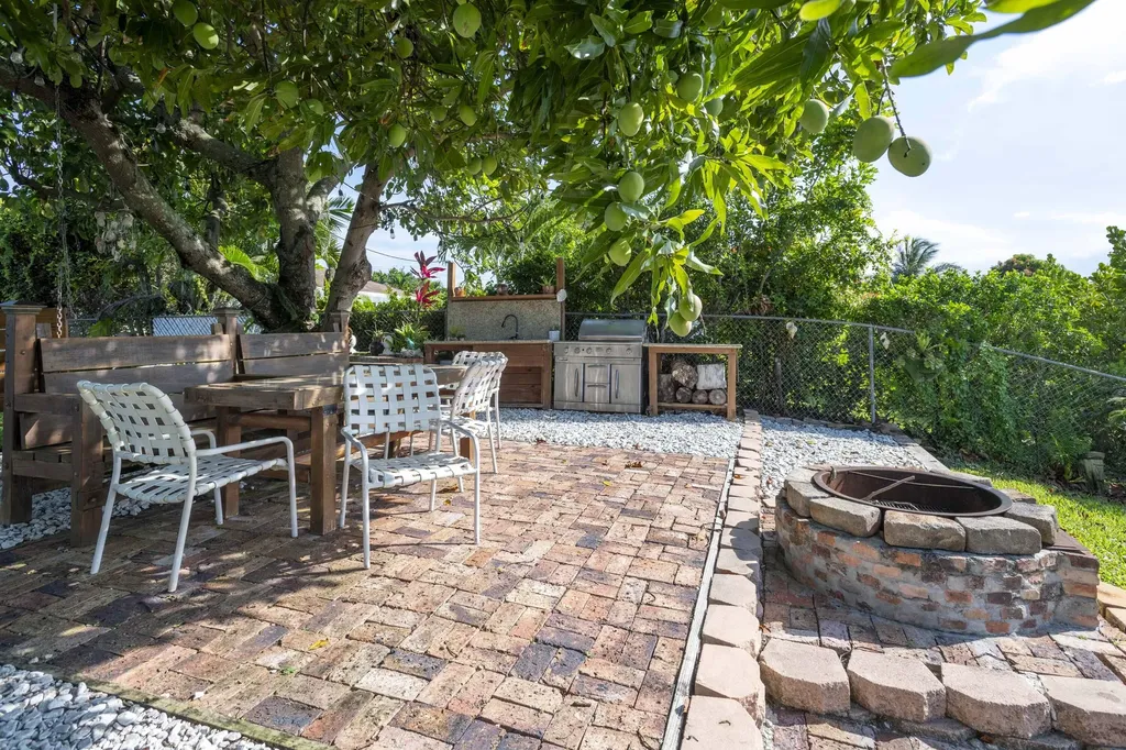 7951 W Lake Drive Lake Clarke Shores FL 33406