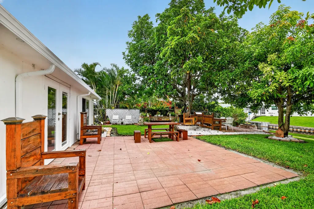 7951 W Lake Drive Lake Clarke Shores FL 33406