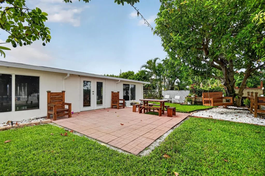 7951 W Lake Drive Lake Clarke Shores FL 33406