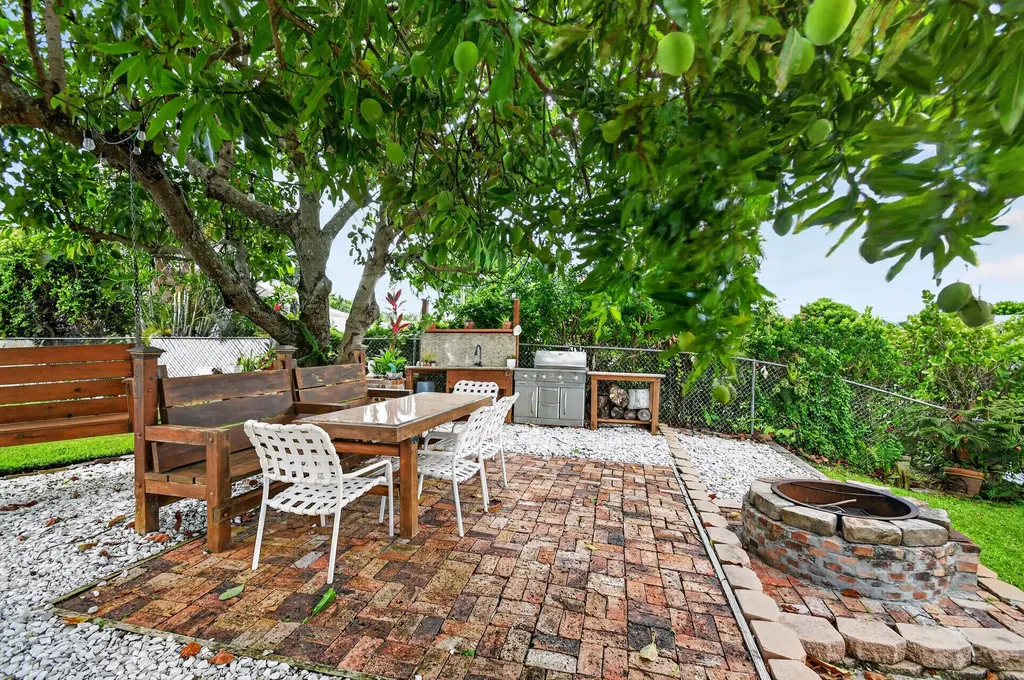 7951 W Lake Drive Lake Clarke Shores FL 33406