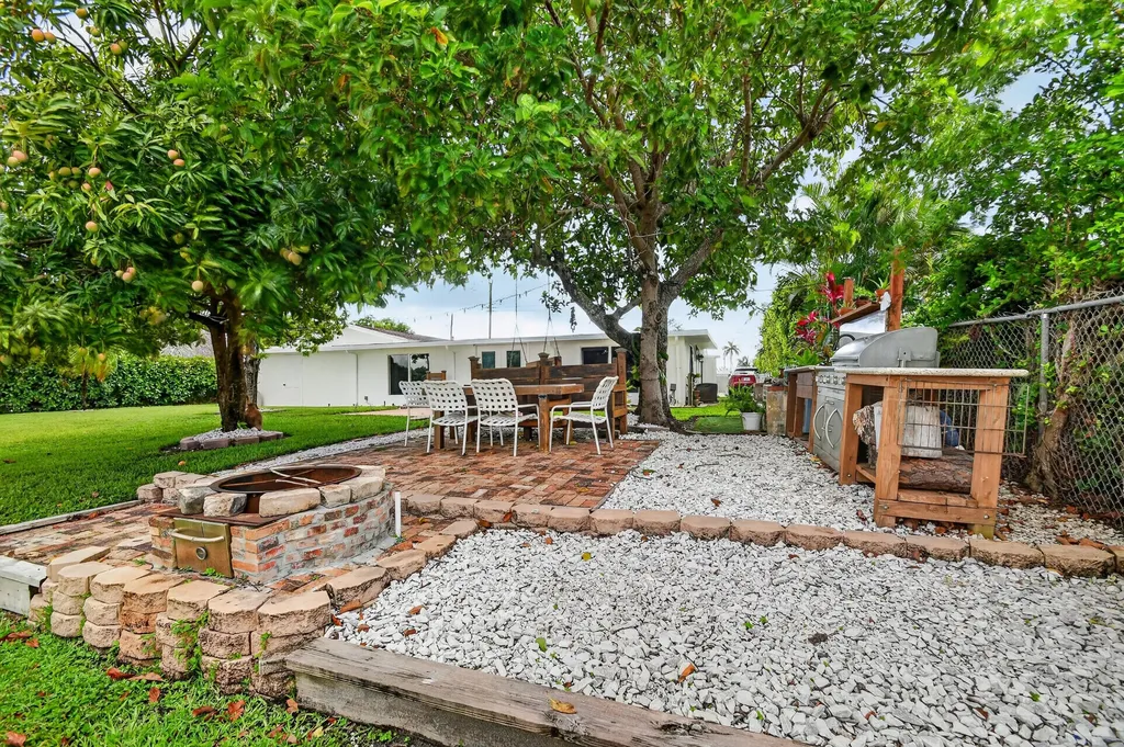7951 W Lake Drive Lake Clarke Shores FL 33406