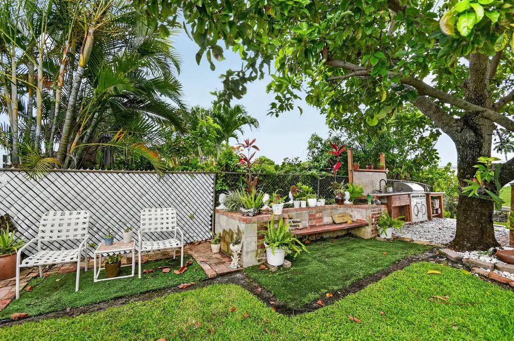 7951 W Lake Drive Lake Clarke Shores FL 33406