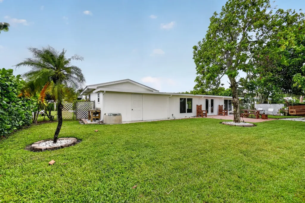 7951 W Lake Drive Lake Clarke Shores FL 33406