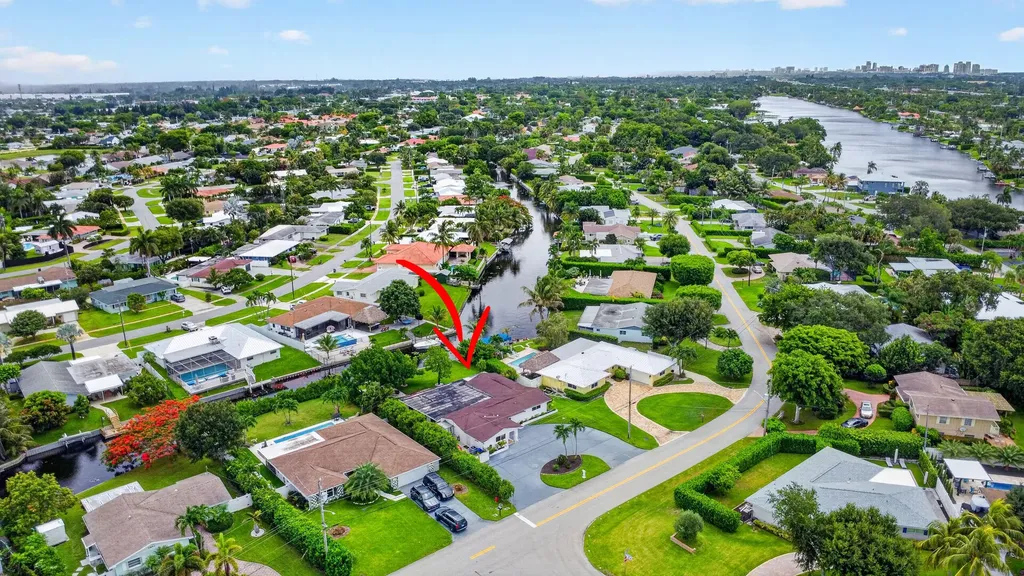 7951 W Lake Drive Lake Clarke Shores FL 33406