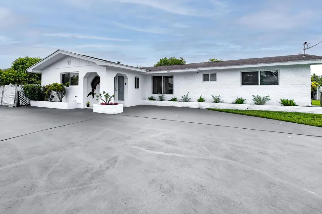 7951 W Lake Drive Lake Clarke Shores FL 33406