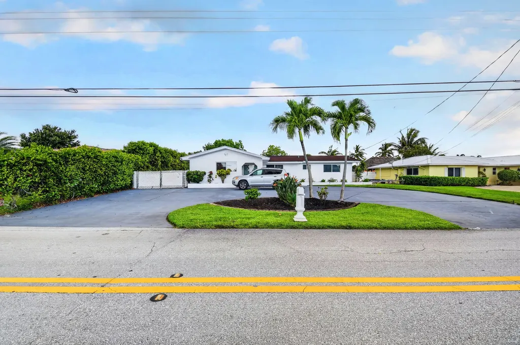 7951 W Lake Drive Lake Clarke Shores FL 33406