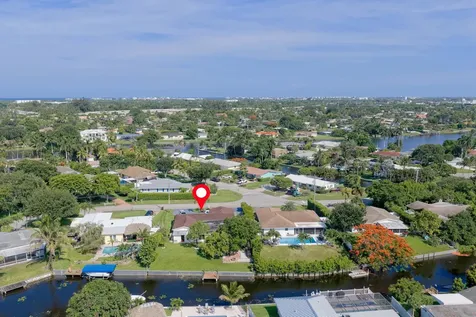 7951 W Lake Drive Lake Clarke Shores FL 33406