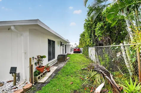 7951 W Lake Drive Lake Clarke Shores FL 33406
