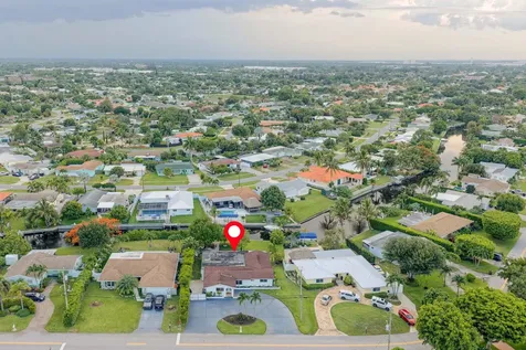 7951 W Lake Drive Lake Clarke Shores FL 33406