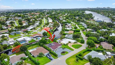7951 W Lake Drive Lake Clarke Shores FL 33406