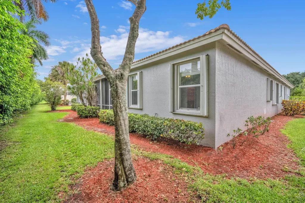 10788 Royal Caribbean Circle Boynton Beach FL 33437
