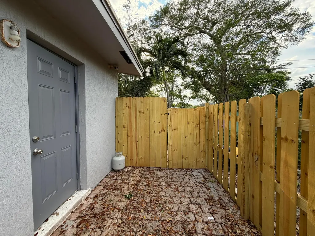 1023 NW 1st Avenue Fort Lauderdale FL 33311