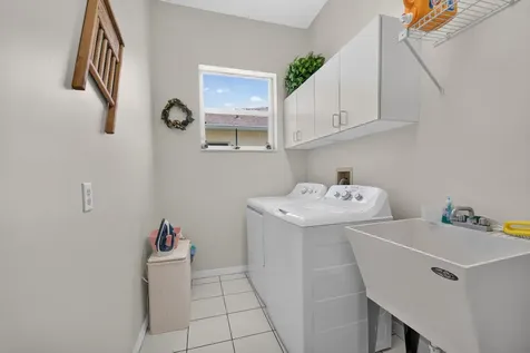 562 NW Lambrusco Drive Port St Lucie FL 34986
