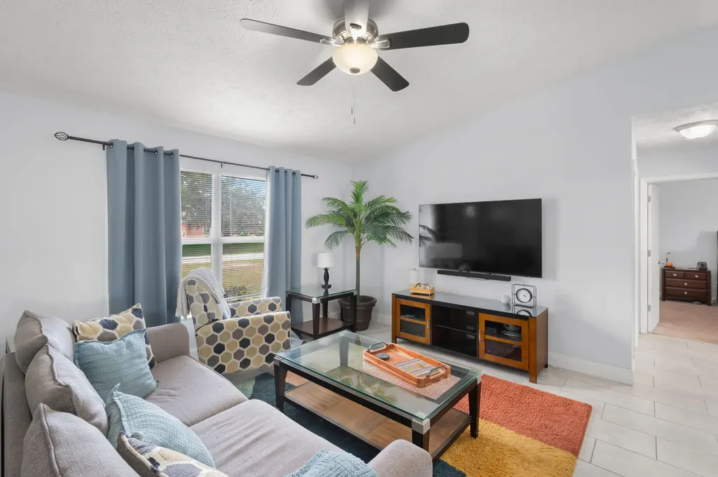 1098 SW Janette Avenue Port St Lucie FL 34953
