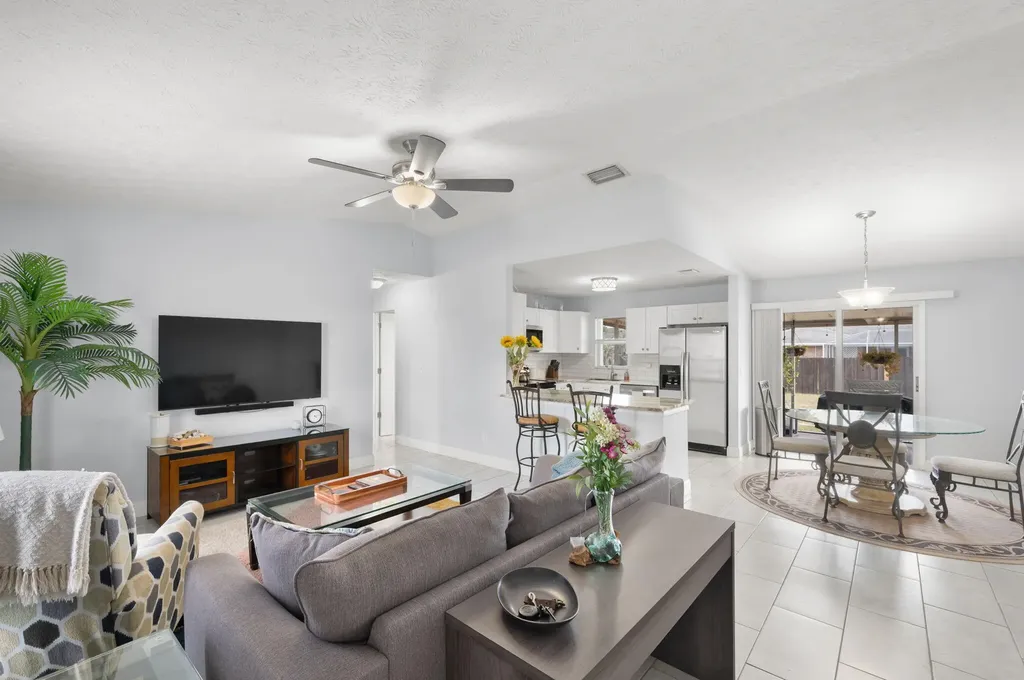 1098 SW Janette Avenue Port St Lucie FL 34953