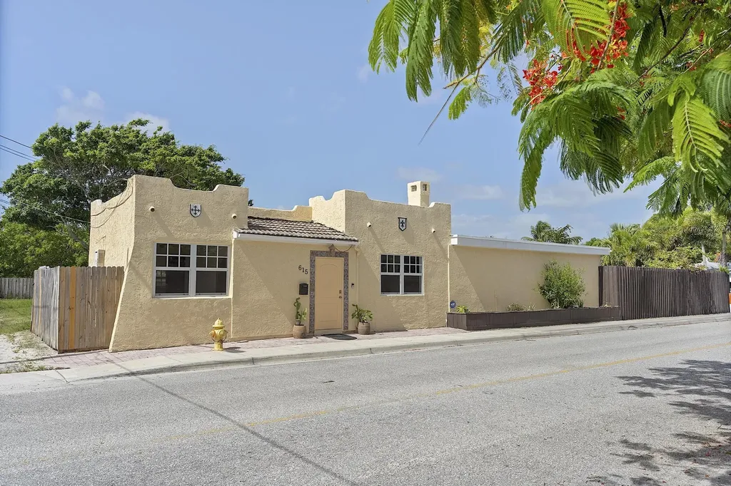 615 7th Avenue N Lake Worth FL 33460
