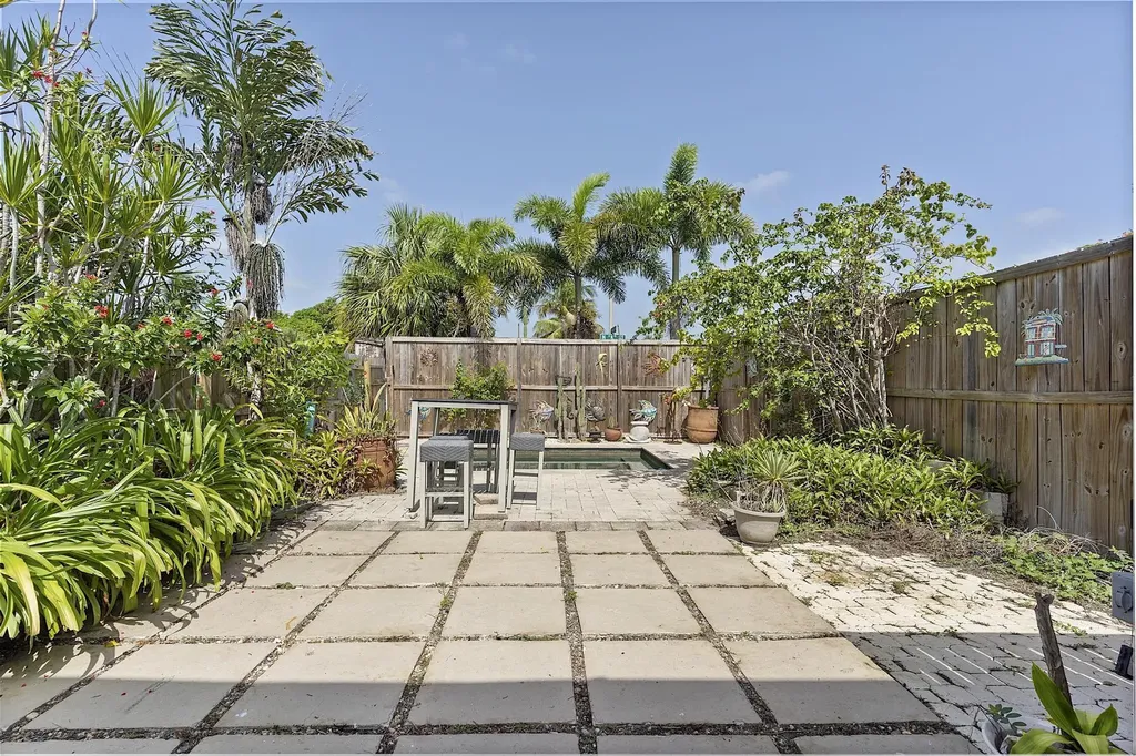 615 7th Avenue N Lake Worth FL 33460