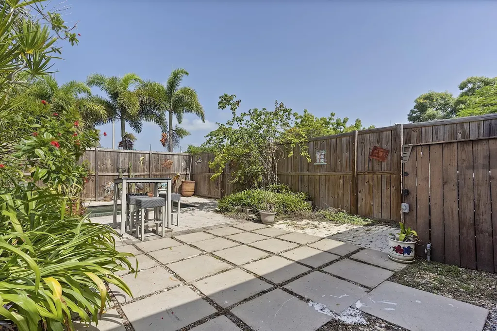 615 7th Avenue N Lake Worth FL 33460